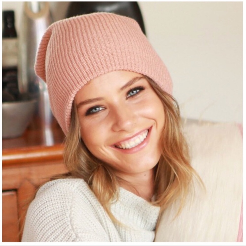 Slouchy knit beanie hat •color blush•